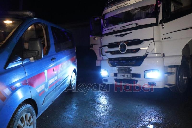 50 km kaçan tır sürücüsü lastiklerine ateş açılarak durduruldu
