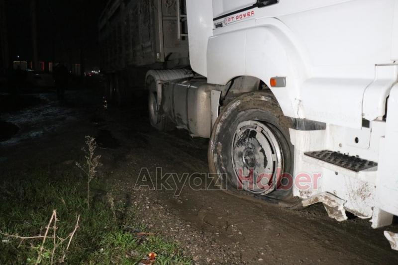 50 km kaçan tır sürücüsü lastiklerine ateş açılarak durduruldu