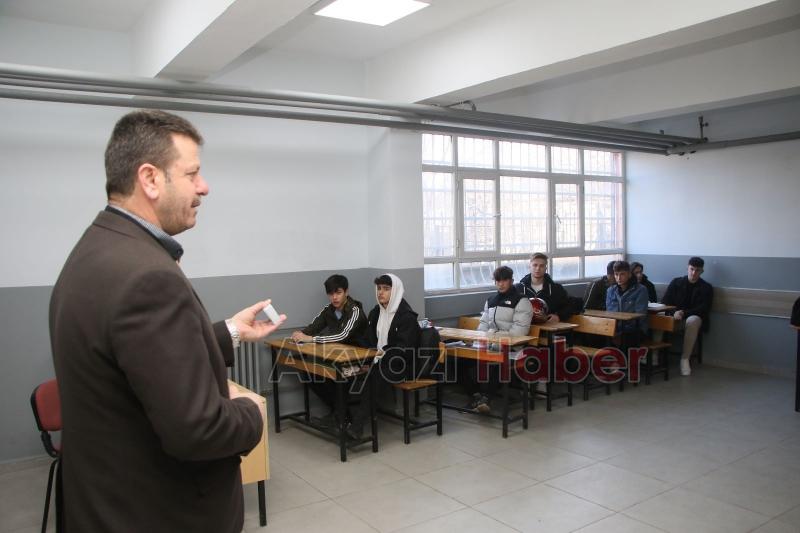 Akyazı Belediyesi'nden sınava hazırlanan öğrencilere internet hediyesi