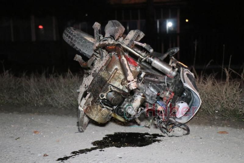 Motosiklet ikiye bölündü sürücü öldü