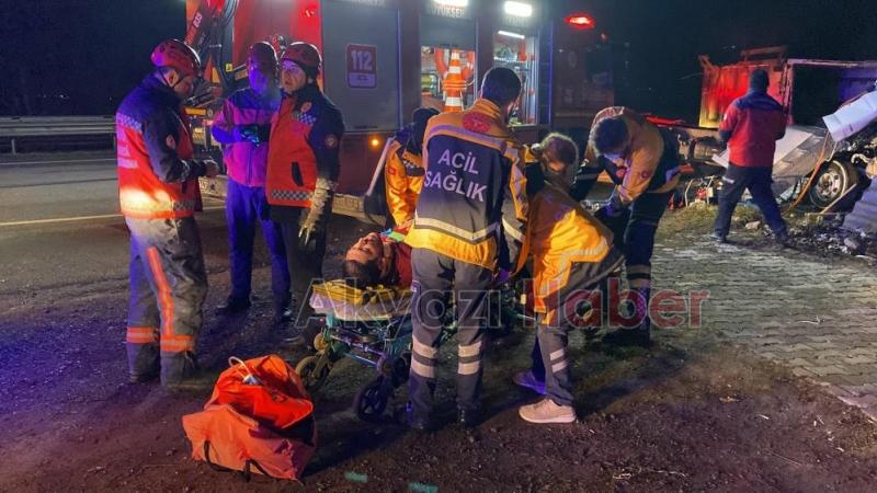 Et yüklü kamyon kağıt gibi ezildi  1i ağır, 2 yaralı