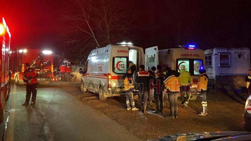 Et yüklü kamyon kağıt gibi ezildi  1i ağır, 2 yaralı