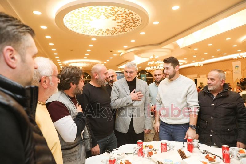 Yüce, gazetecilerle buluştu