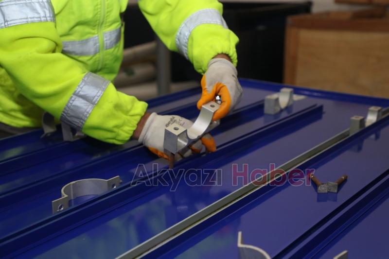 Sakarya'da yön levhaları böyle yapılıyor