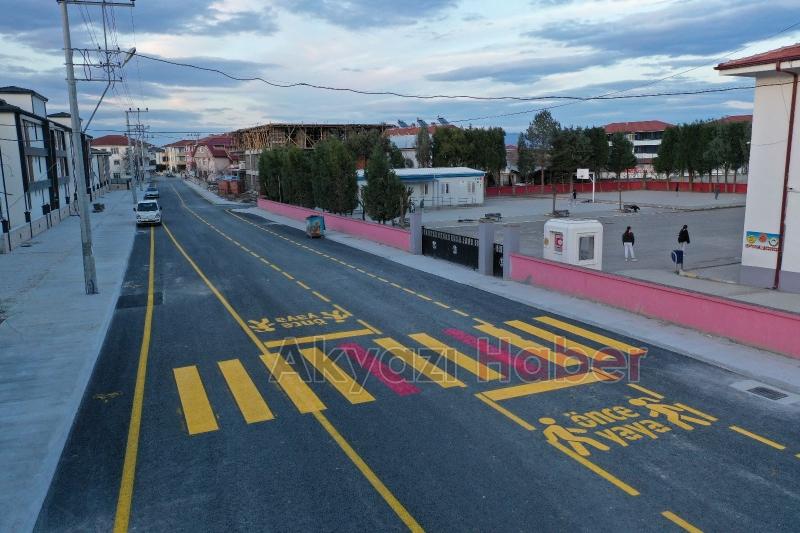 Akyazı’nın sokakları güzelleşmeye devam ediyor