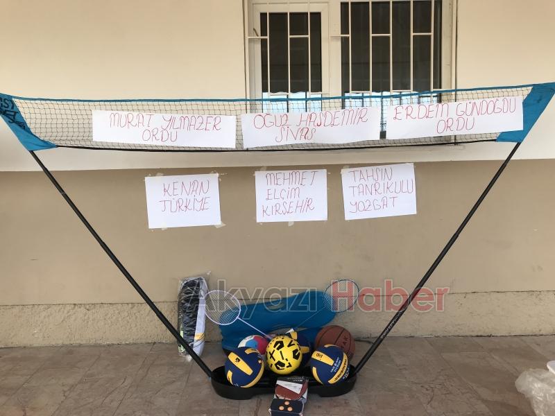 Gurbetçilerden Akyazılı çocuklara spor malzemesi yardımı