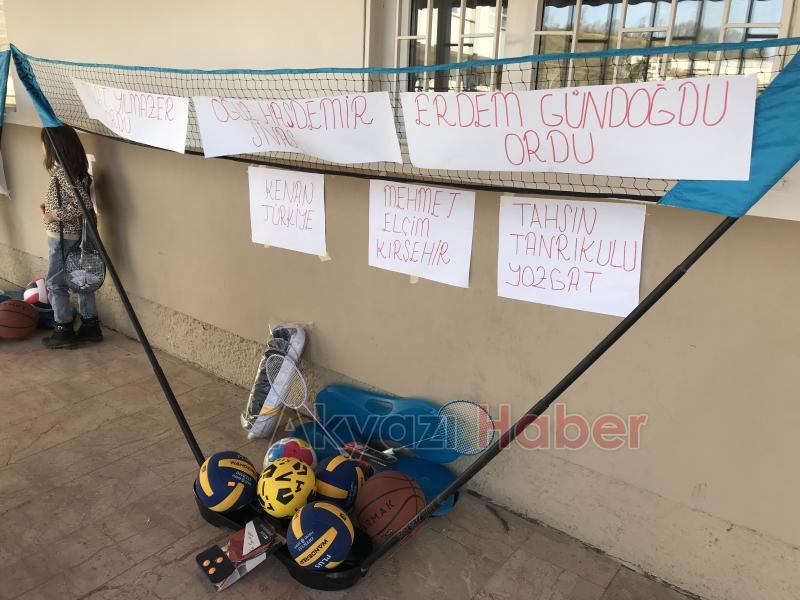 Gurbetçilerden Akyazılı çocuklara spor malzemesi yardımı
