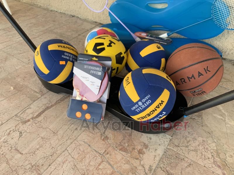 Gurbetçilerden Akyazılı çocuklara spor malzemesi yardımı