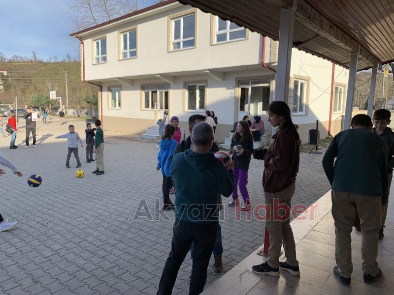 Gurbetçilerden Akyazılı çocuklara spor malzemesi yardımı
