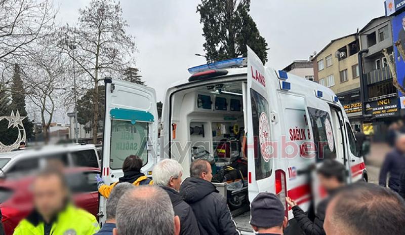 Akyazı'da otomobil yaya geçidinden geçen bisikletliye çarptı