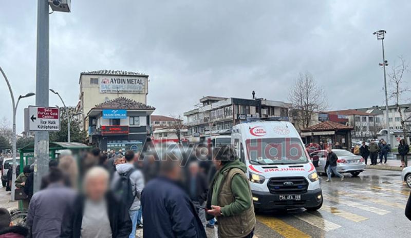 Akyazı'da otomobil yaya geçidinden geçen bisikletliye çarptı