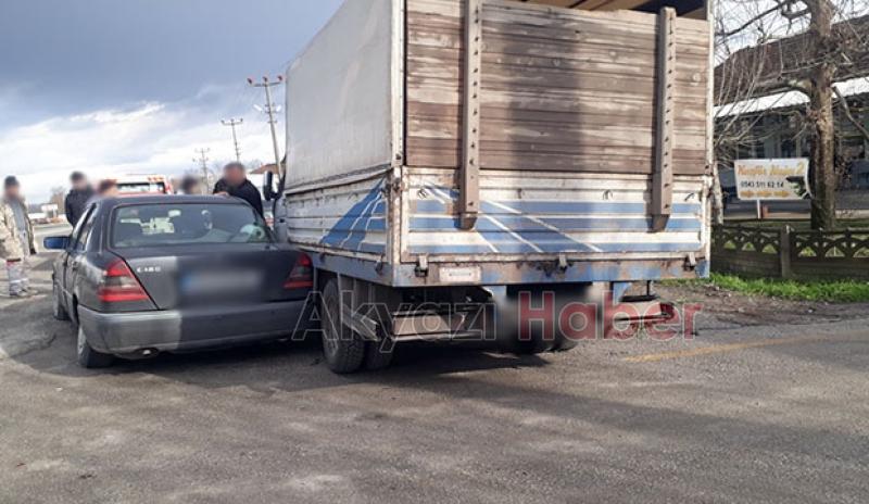 Köpeğe çarpmamak isterken karşı yöne geçip kamyonete çarptı