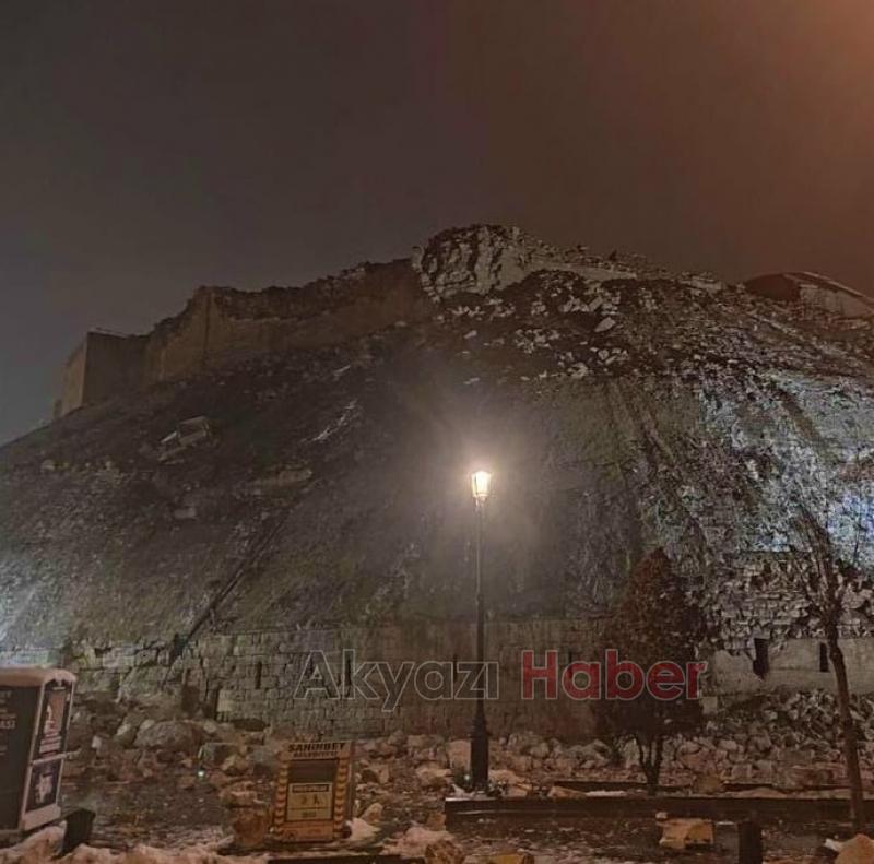 Tarihi Gaziantep Kalesi, depremde yıkıldı