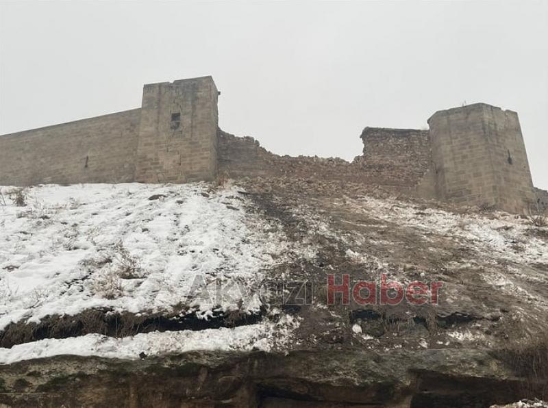 Tarihi Gaziantep Kalesi, depremde yıkıldı