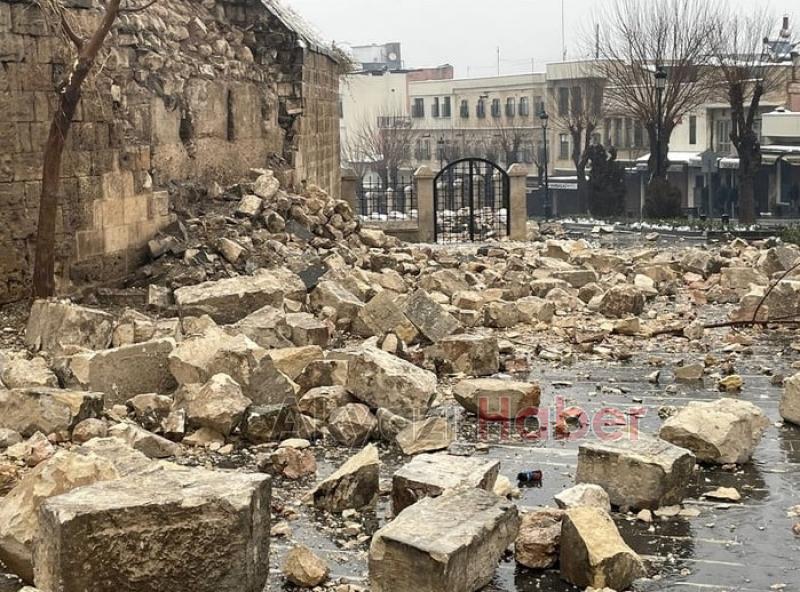 Tarihi Gaziantep Kalesi, depremde yıkıldı
