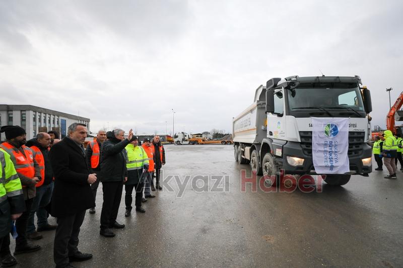 43 iş makinası enkaz kaldırma için yola çıktı