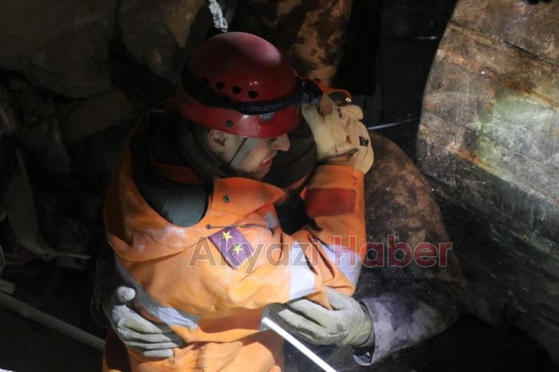 Enkazlardan umutlandıran haberler geliyor