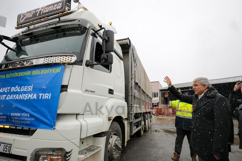 Sakarya yardımda öncü oldu: 25 yardım tırı, 55 iş makinası ve 124 personel