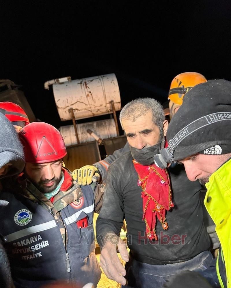 Sakarya itfaiyesi 5 yaşındaki kız ile anne ve babasını böyle çıkarttı