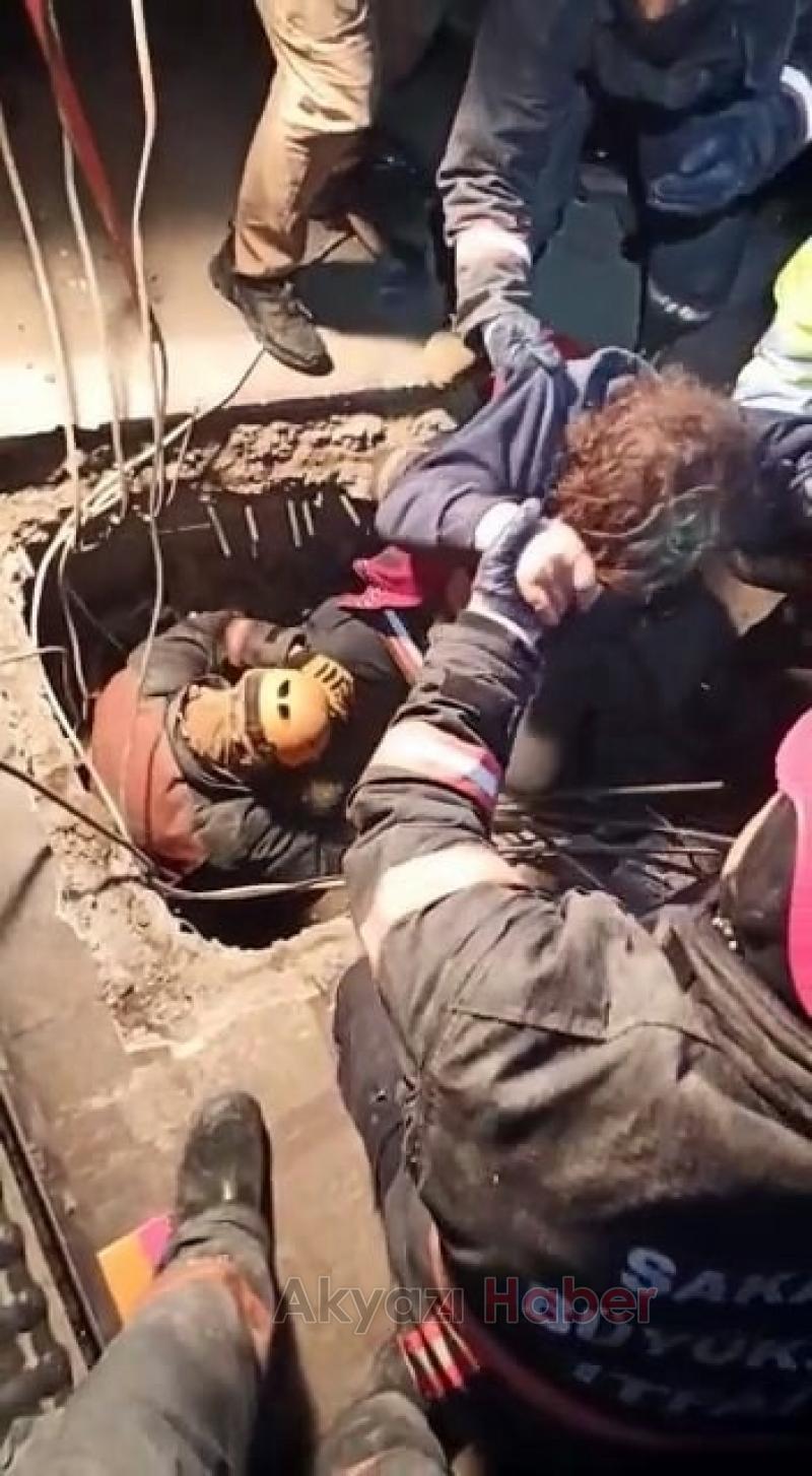 Sakarya itfaiyesi 5 yaşındaki kız ile anne ve babasını böyle çıkarttı