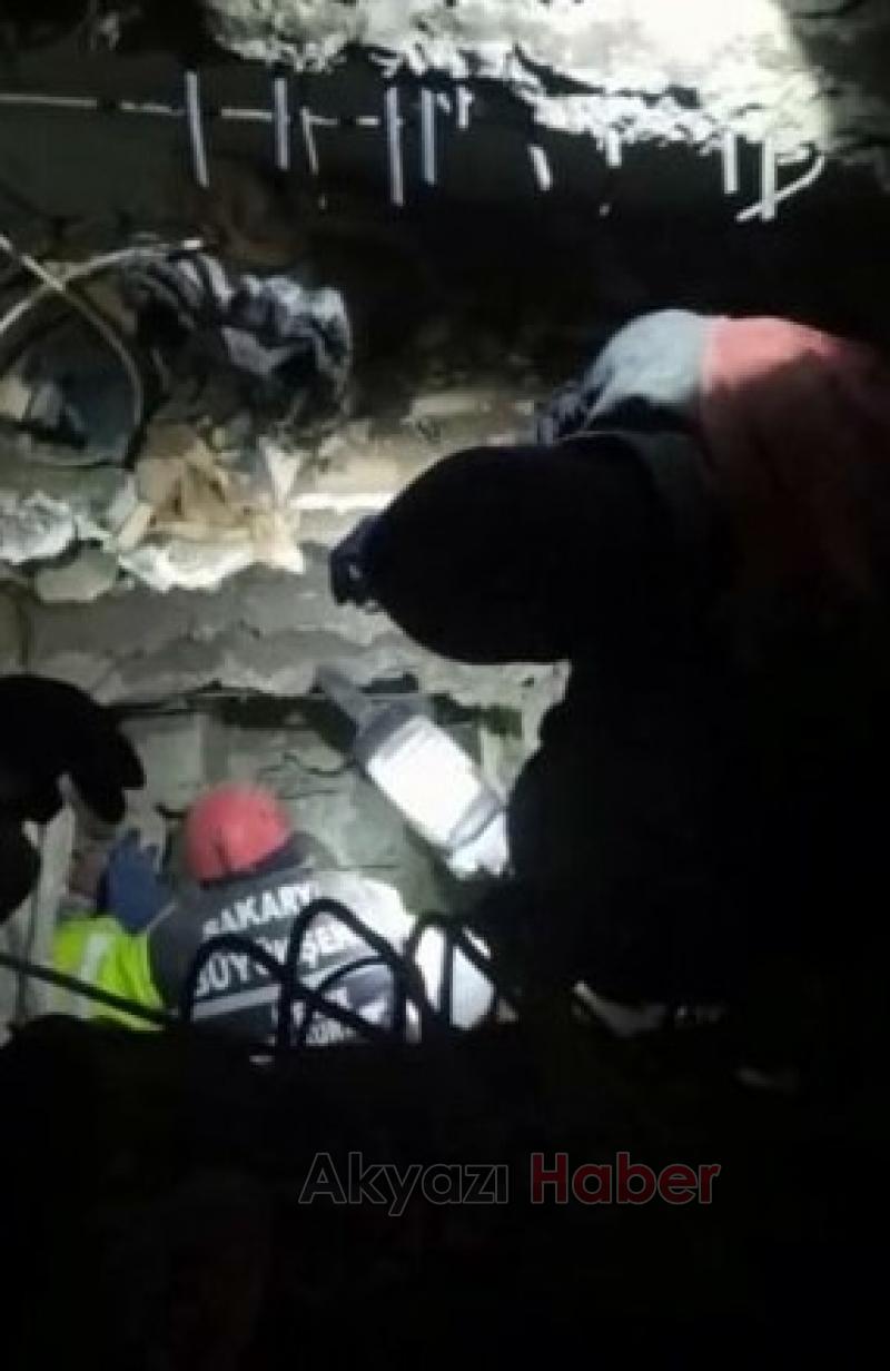 Sakarya itfaiyesi 5 yaşındaki kız ile anne ve babasını böyle çıkarttı