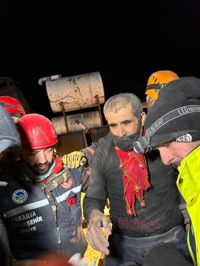 Başkan Yüce ve kurtarma ekipleri depremzedeler için mücadele ediyor