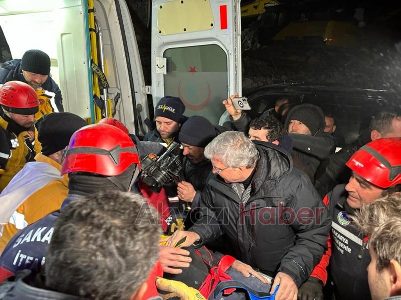 Başkan Yüce ve kurtarma ekipleri depremzedeler için mücadele ediyor