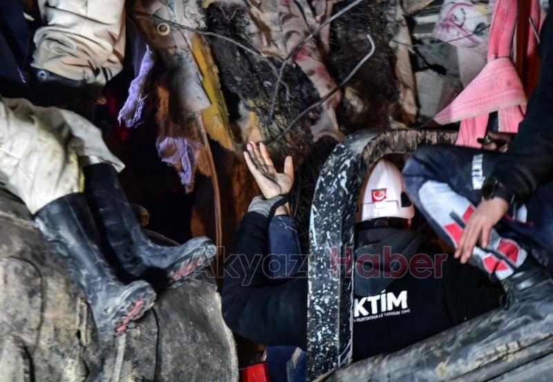 SAKTİM'in bulunduğu ekip bir çifti sağ kurtardı