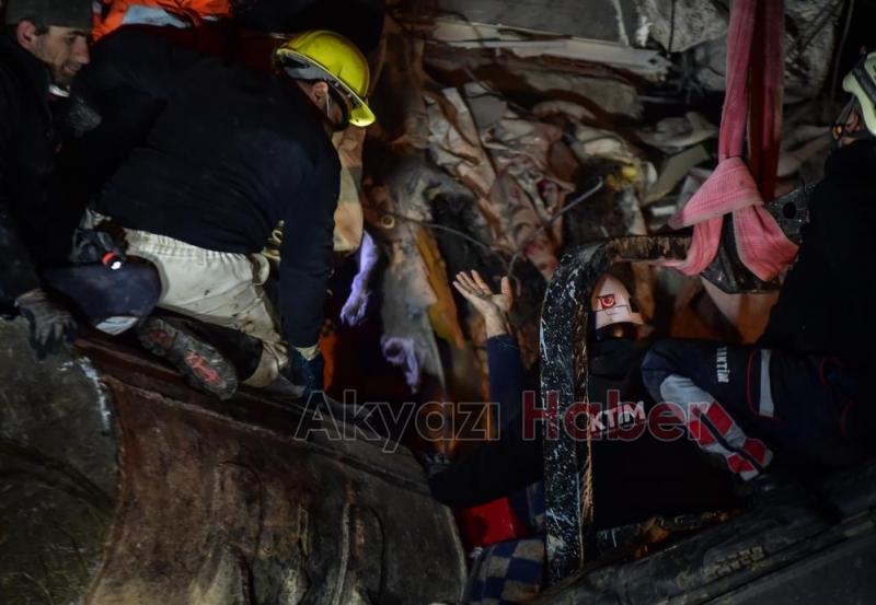 SAKTİM'in bulunduğu ekip bir çifti sağ kurtardı