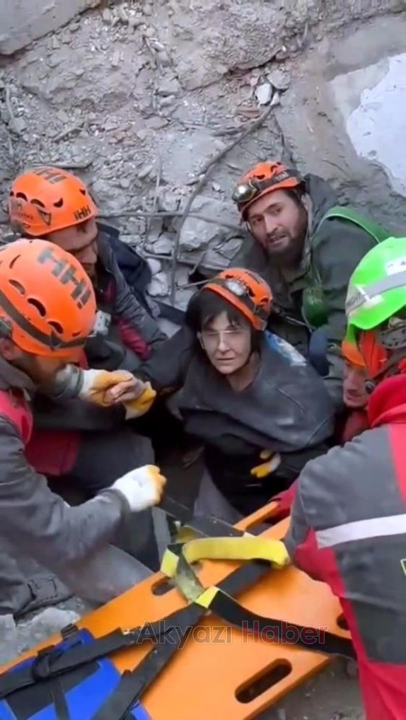 Sakarya ekibi 6 kişiyi enkazdan çıkardı