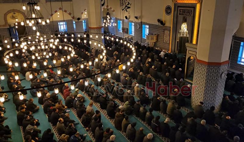 Cuma hutbesinin bu haftaki konusu: Gün, Milletçe Kenetlenme Günüdür