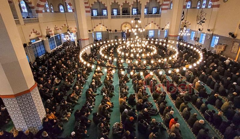 Cuma hutbesinin bu haftaki konusu: Gün, Milletçe Kenetlenme Günüdür