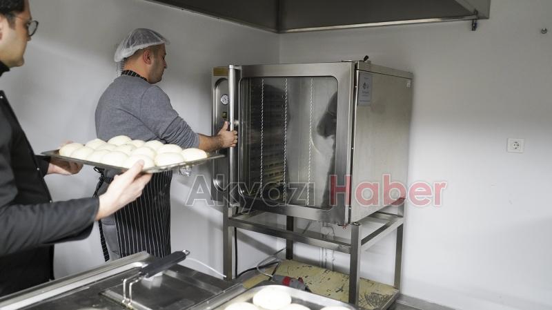 Depremzedeler için ekmek üretimine başladı