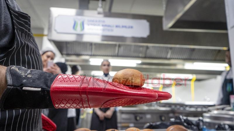 Depremzedeler için ekmek üretimine başladı