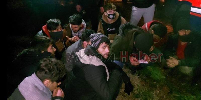 Kaçak Afganları bırakıp kaçtılar