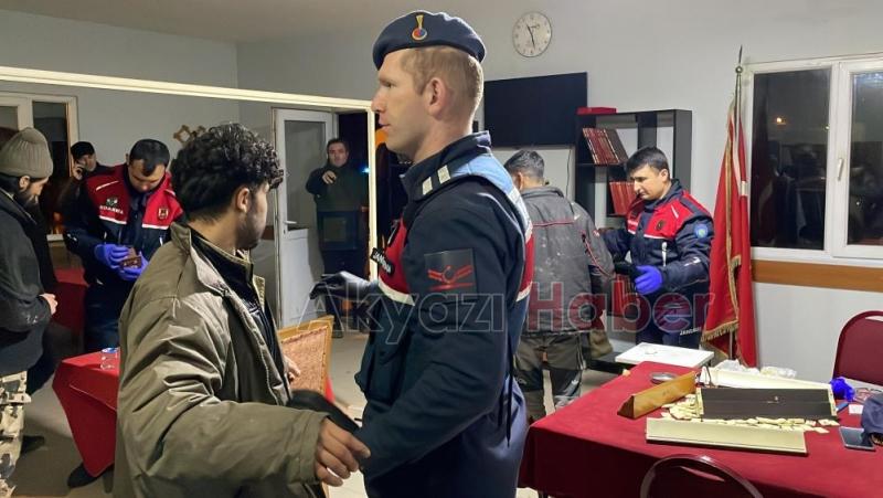 Bir tır dolusu Afganı Akyazı'ya bıraktılar