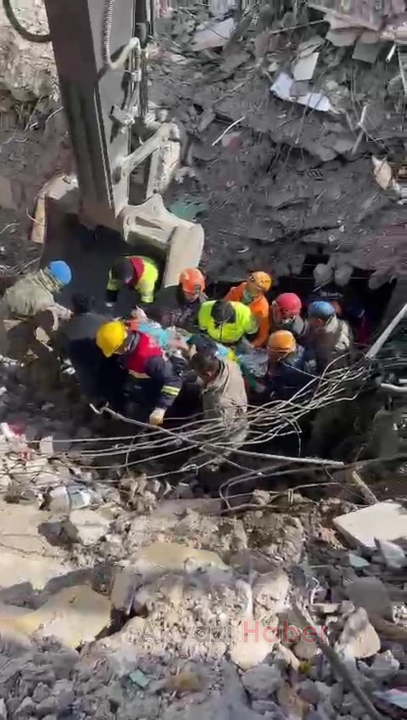 Sakarya itfaiyesi 10’uncu günde enkazdan sağ olarak çıkartıldı