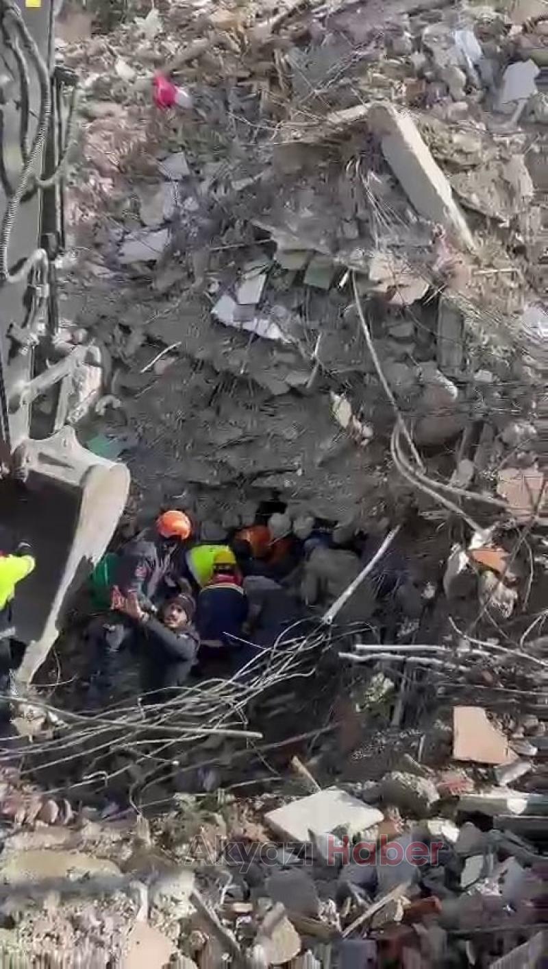 Sakarya itfaiyesi 10’uncu günde enkazdan sağ olarak çıkartıldı