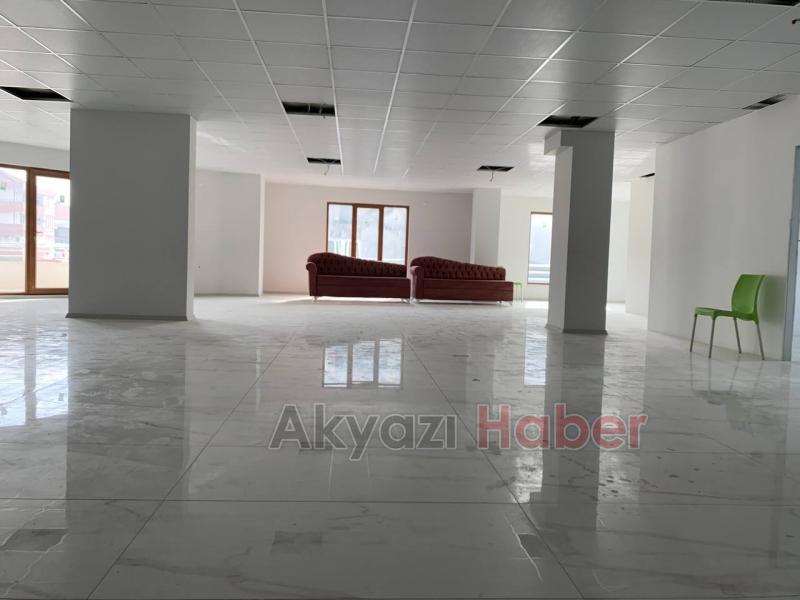 Akyazı'nın beklediği mağaza açılışa çok az kaldı