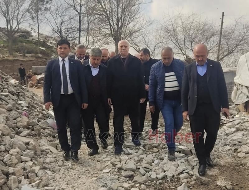 Bayraktar, depremzede çiftçileri ziyaret etti