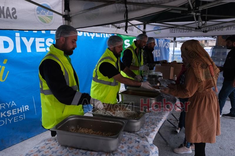 Büyükşehir aşevinden depremzedelere