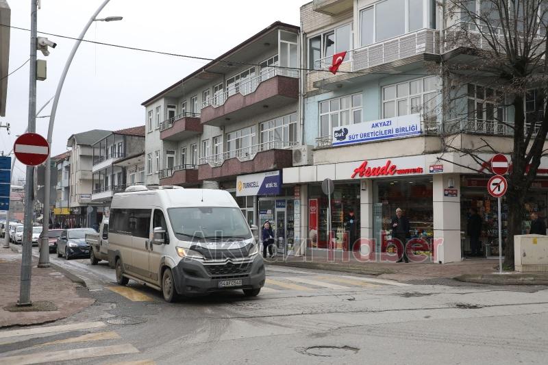 Akyazı'da o cadde artık tek yön