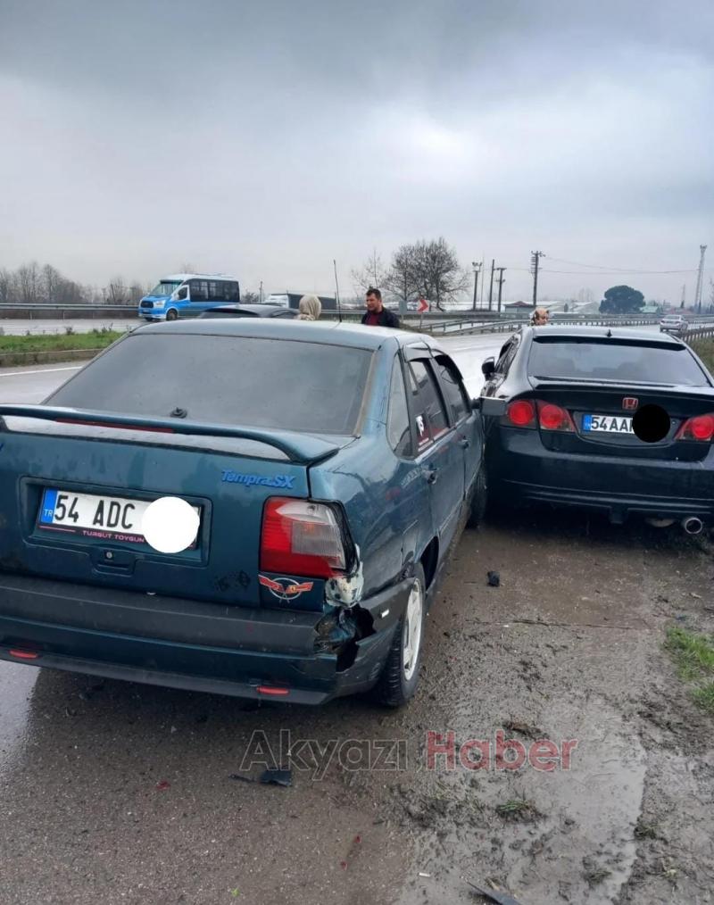 Kaza yapana yardım için duran araca otomobil çarptı