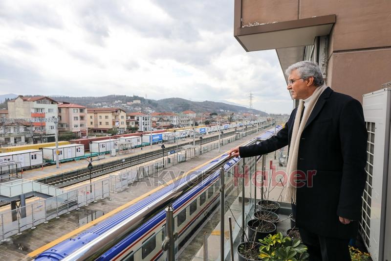 Büyükşehirin hazırladığı 250 konteyner deprem bölgesine gönderildi