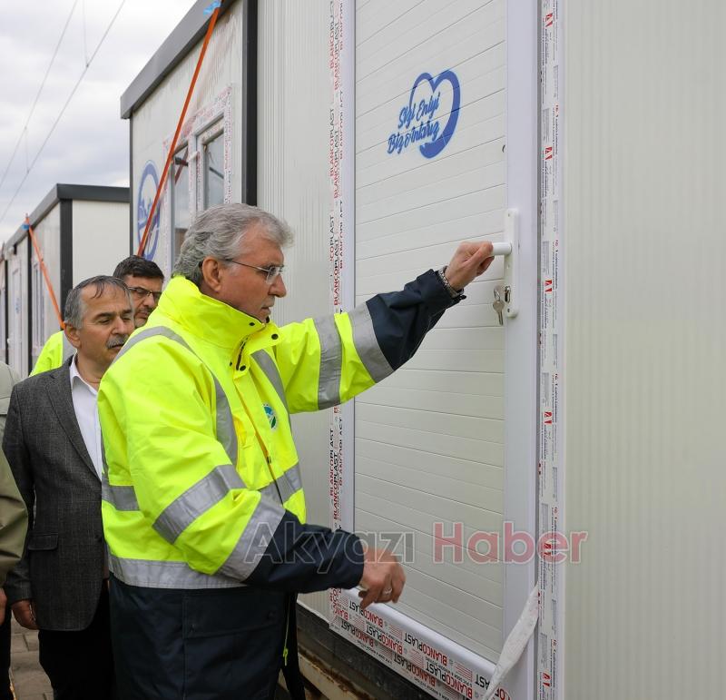 Büyükşehirin hazırladığı 250 konteyner deprem bölgesine gönderildi
