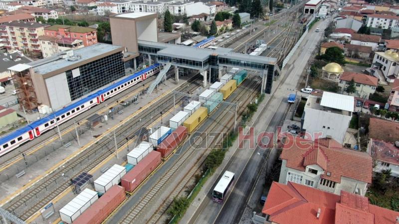 Büyükşehirin hazırladığı 250 konteyner deprem bölgesine gönderildi