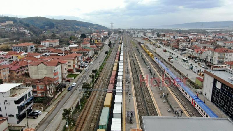 Büyükşehirin hazırladığı 250 konteyner deprem bölgesine gönderildi