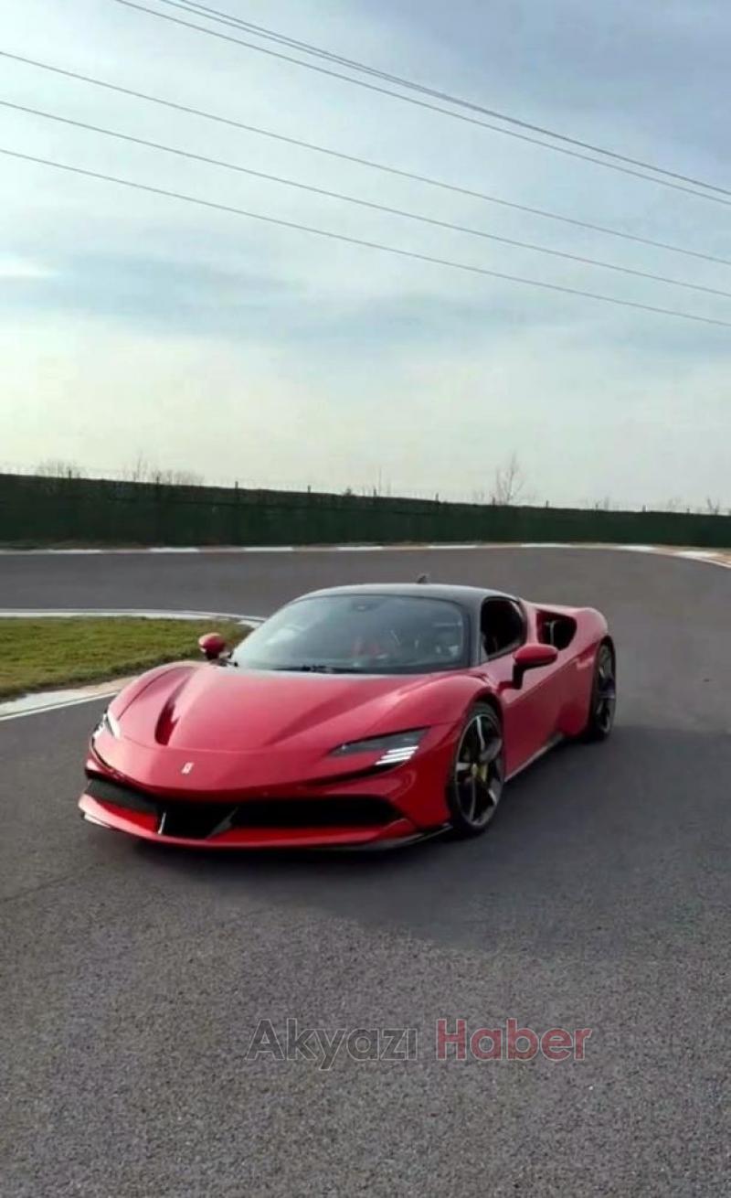 Ferrari’yi oyuncak araç gibi kullandı