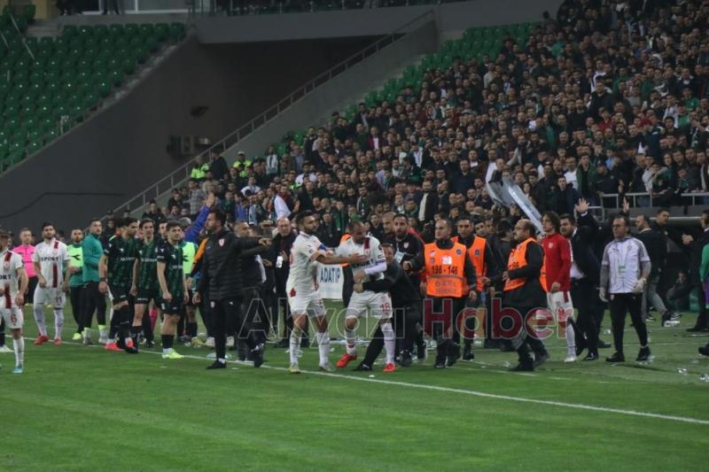  Sakaryaspor- Yılport Samsunspor maçına ceza yağdı