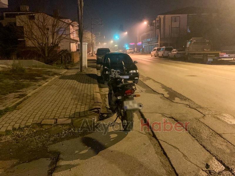 Otomobil ile motosiklet kafa kafaya böyle çarpıştı